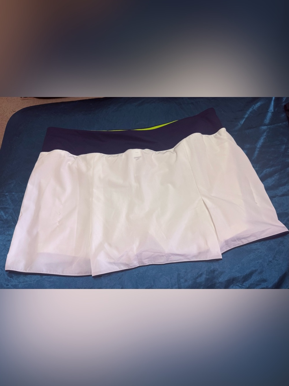 NWOT Brooks White tennis swart with Lime inner trim Navy outer Trim